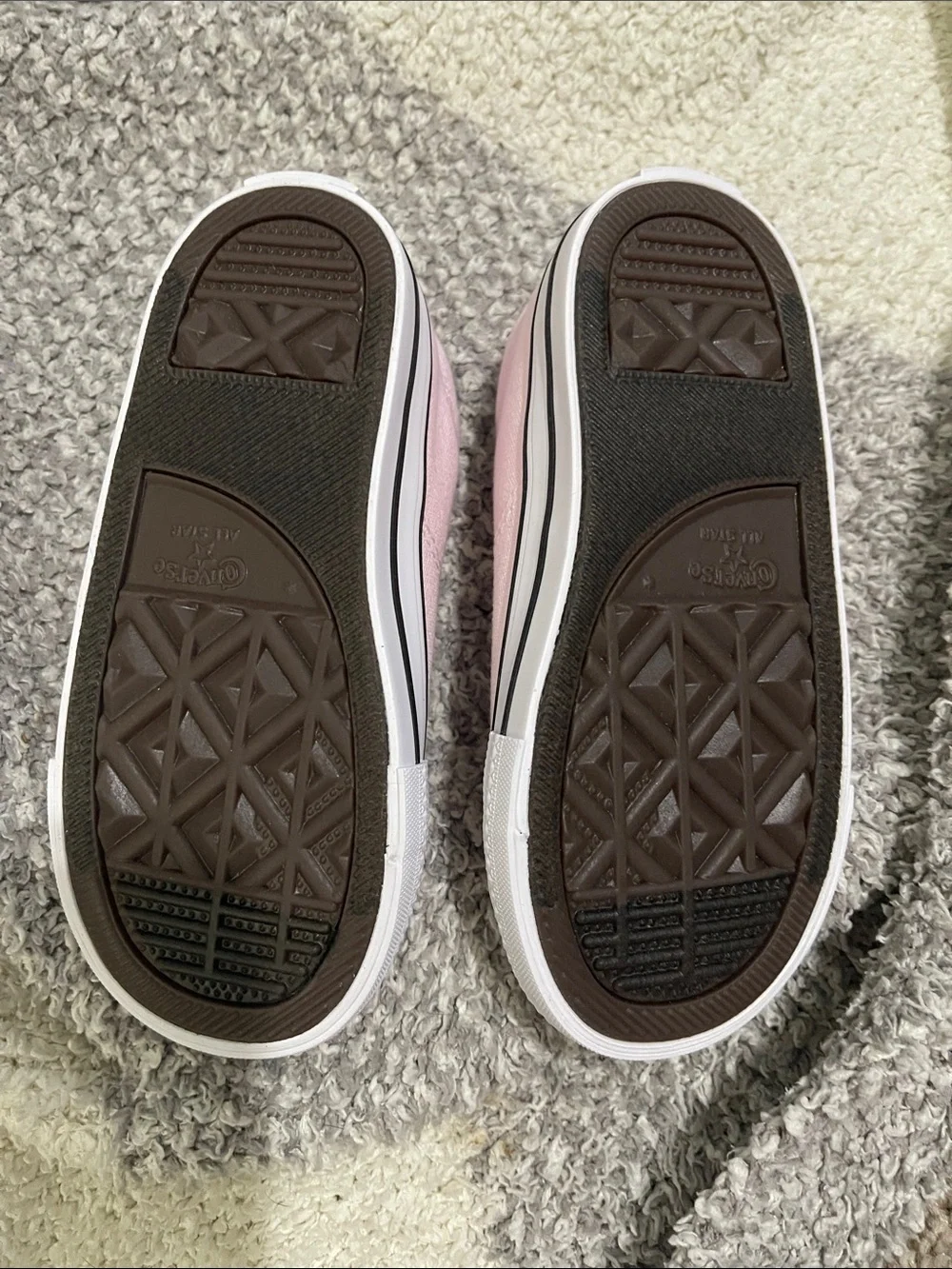 NEW- Converse - 8c